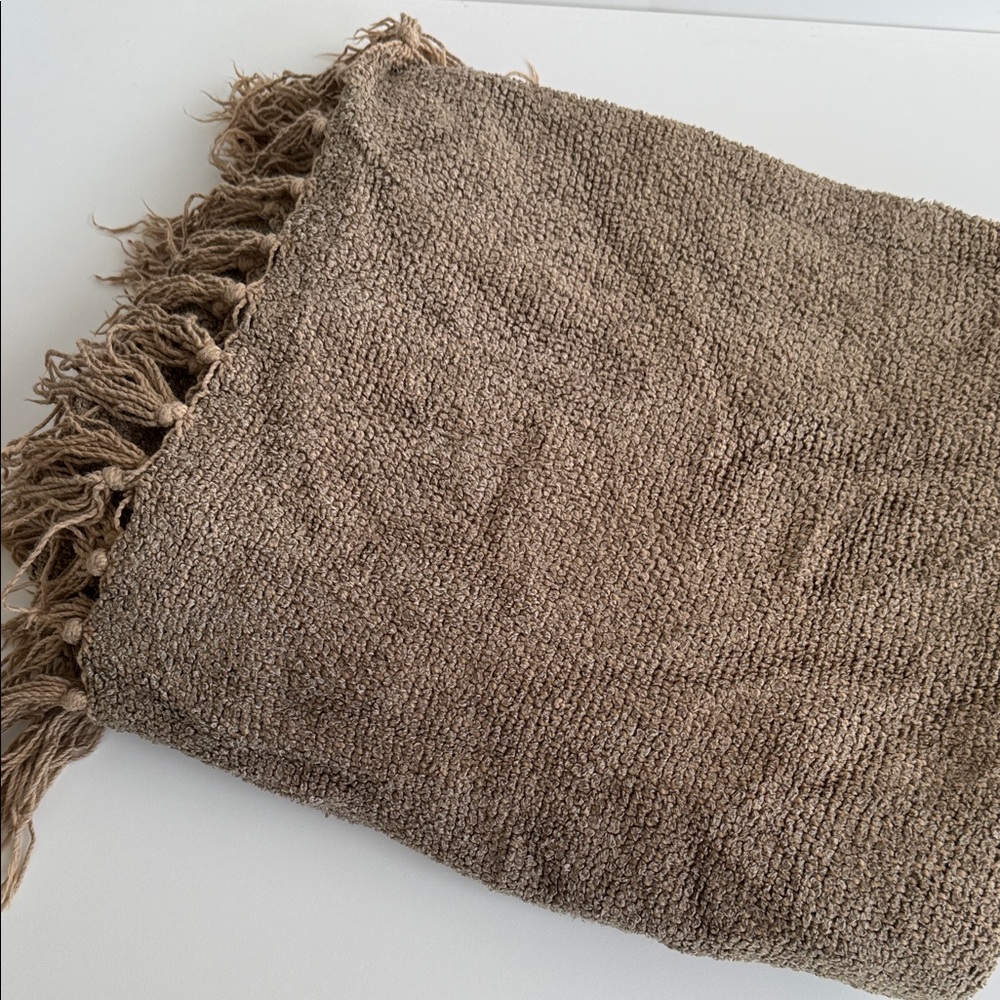 Elegant Brown Fringed Throw Blanket - Picture 2 of 3